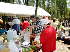 たけのこ掘りと竹林バーベキュー